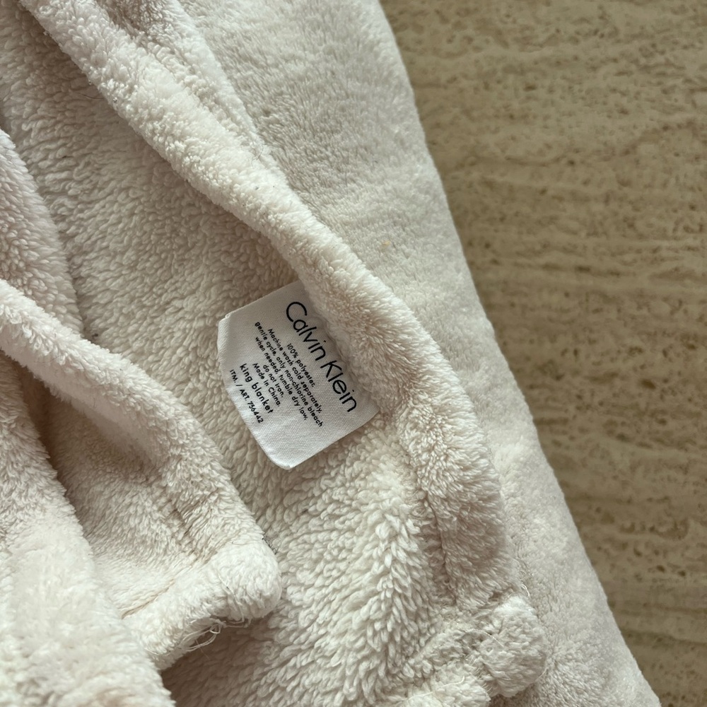 Calvin Klein Blanket - Picture 5 of 13
